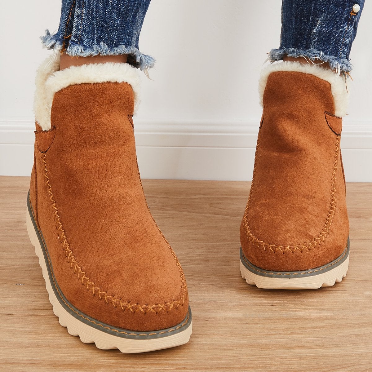 Ankle-length snow boots