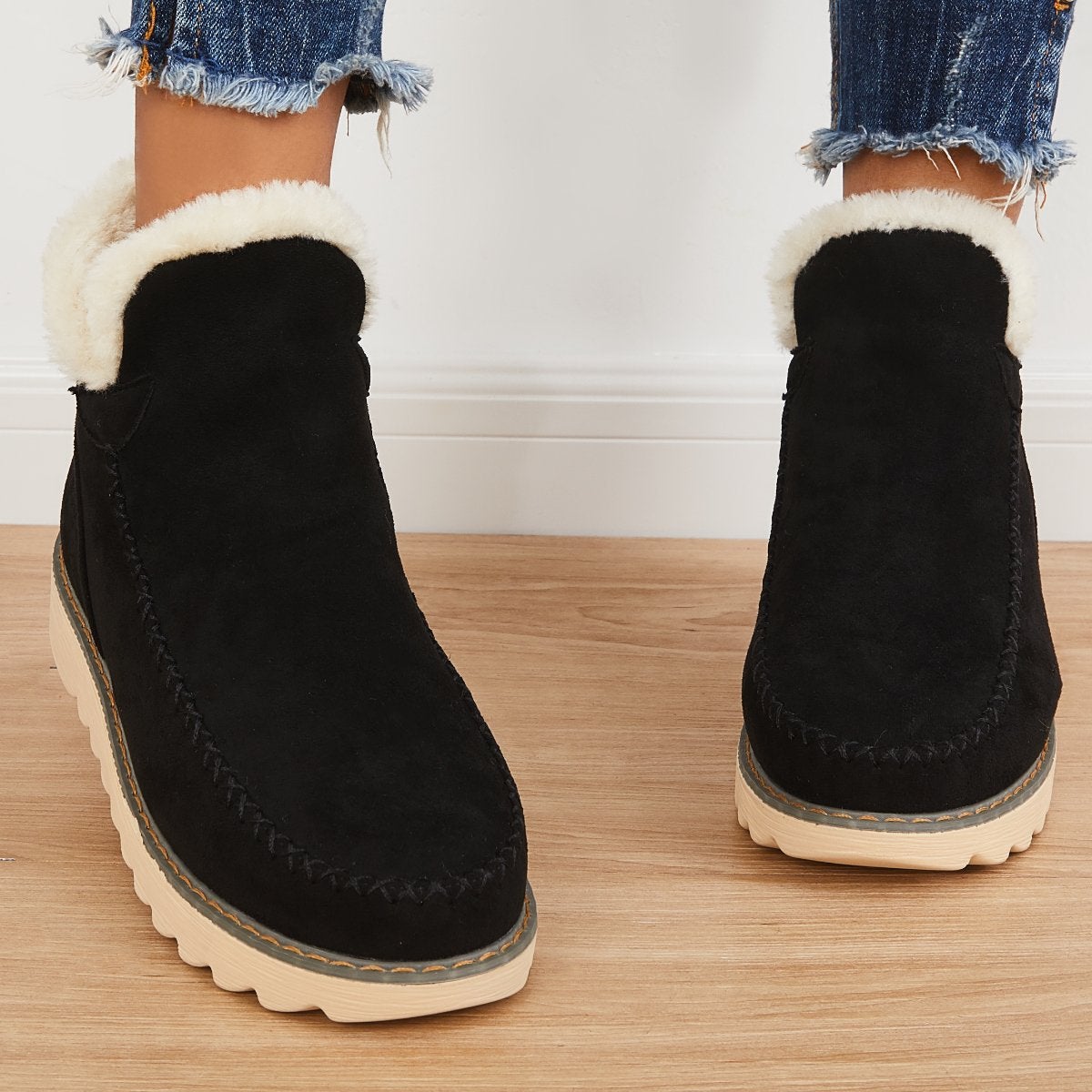 Ankle-length snow boots