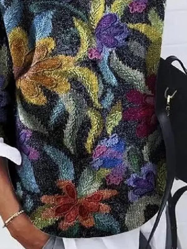 Fashionable sweater with flowers