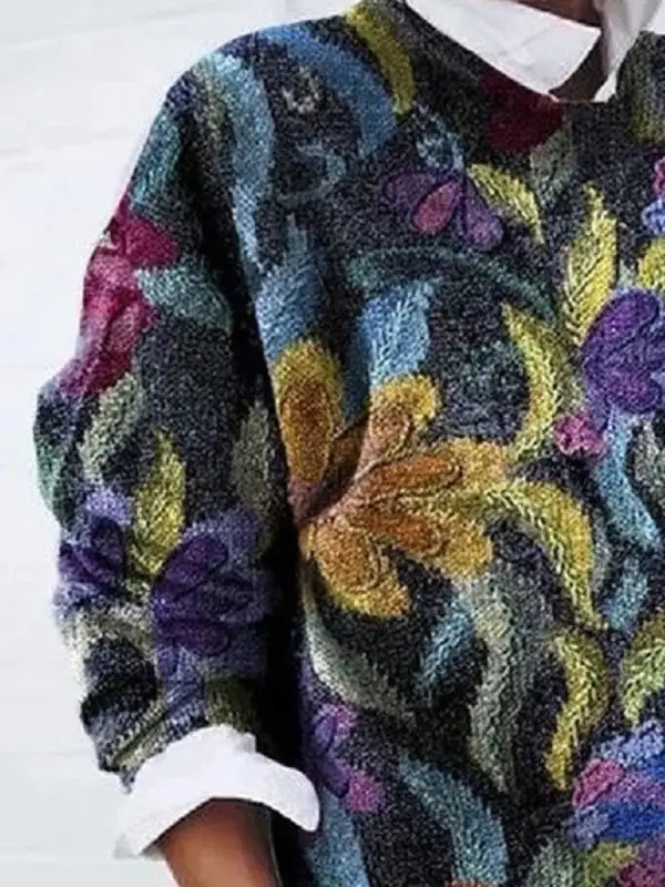 Fashionable sweater with flowers