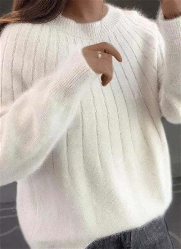 Women's cashmere sweaters: naturally beautiful in fur colors