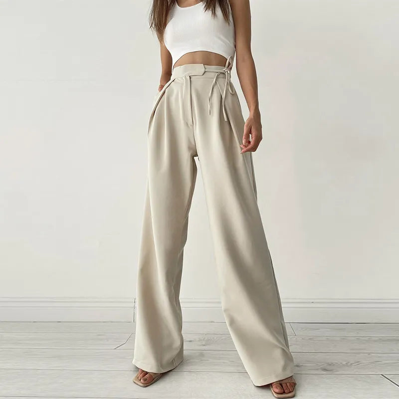 Pants with high waist and button placket