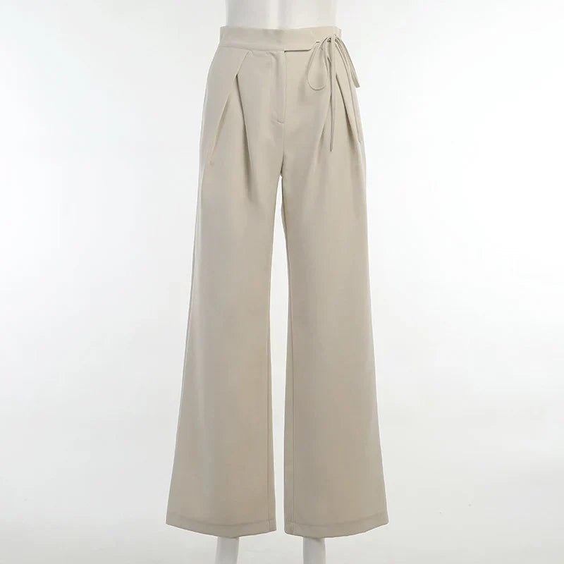 Pants with high waist and button placket