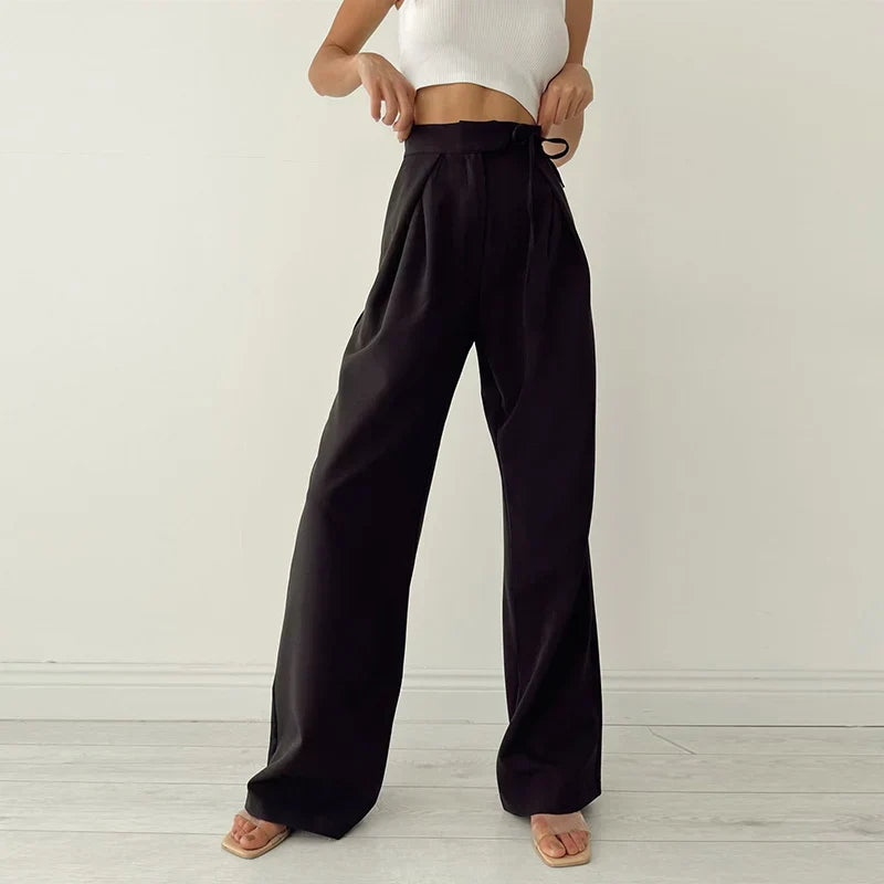 Pants with high waist and button placket