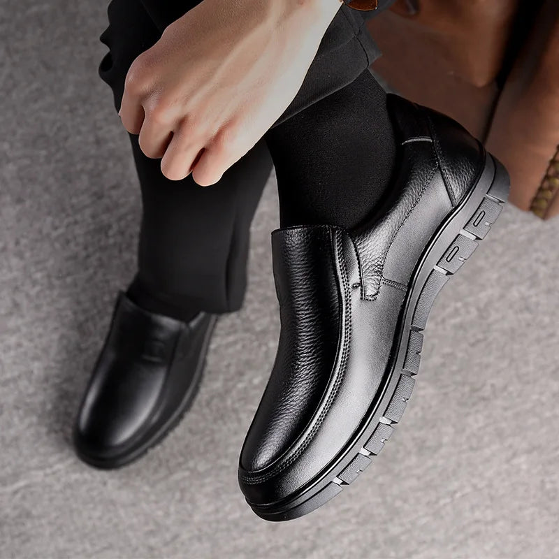 Men's casual shoes made from genuine leather