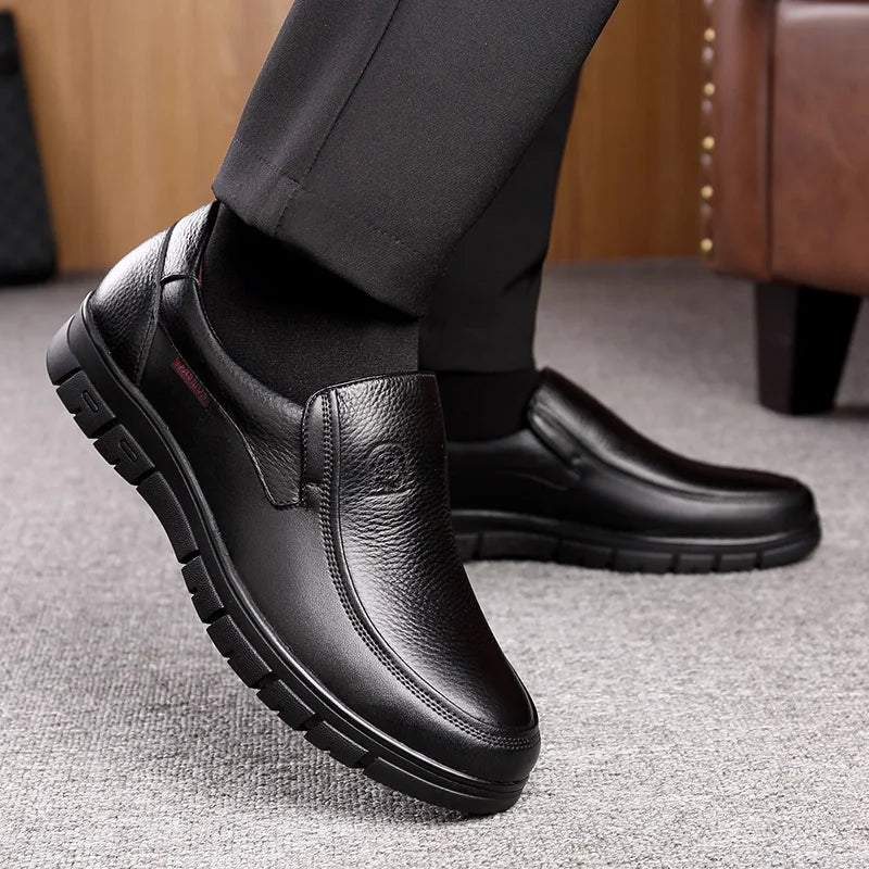 Men's casual shoes made from genuine leather