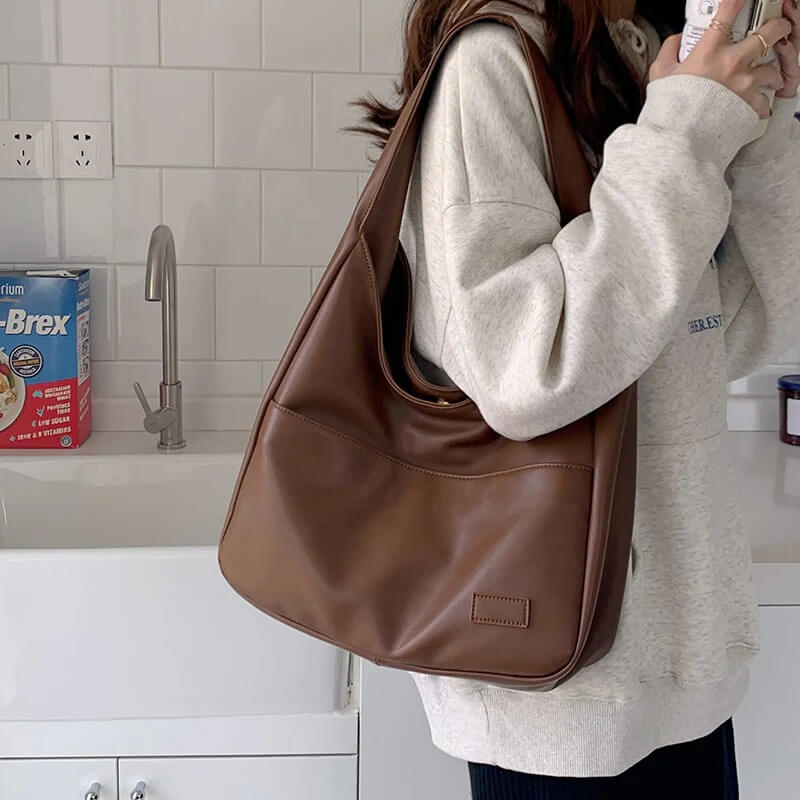 Hobo shoulder bag in faux leather messenger bag