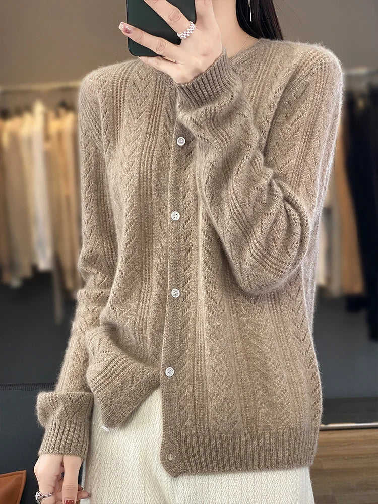 Soft cardigan with cable knit pattern
