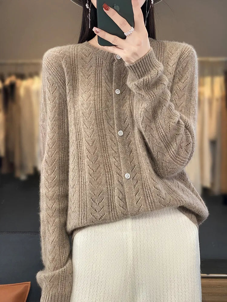 Soft cardigan with cable knit pattern