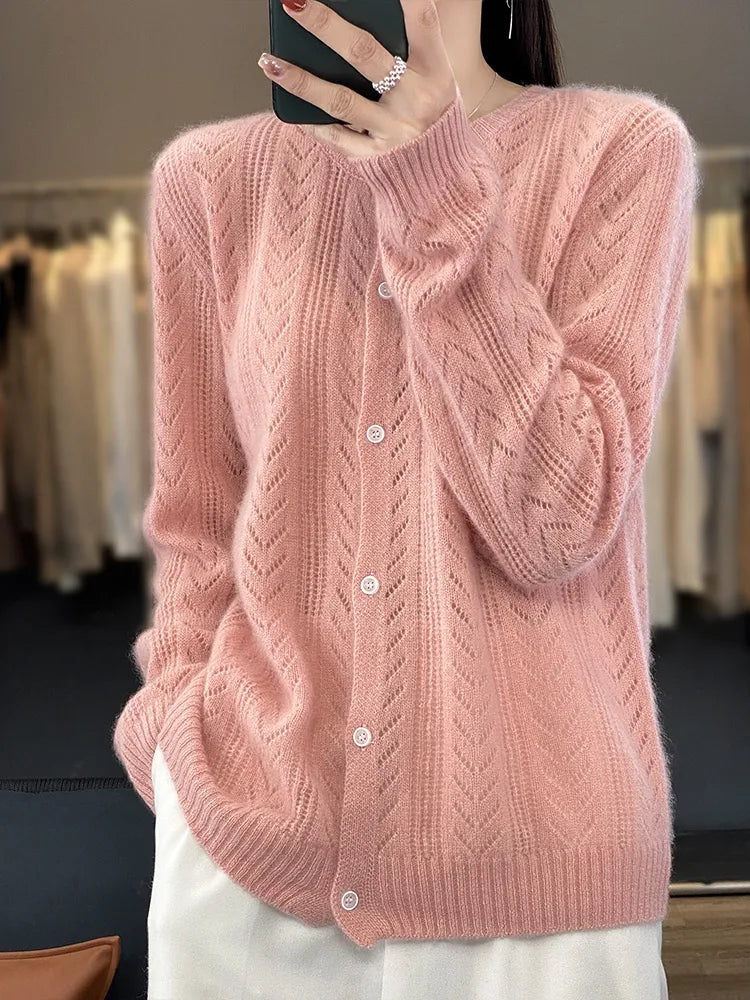 Soft cardigan with cable knit pattern