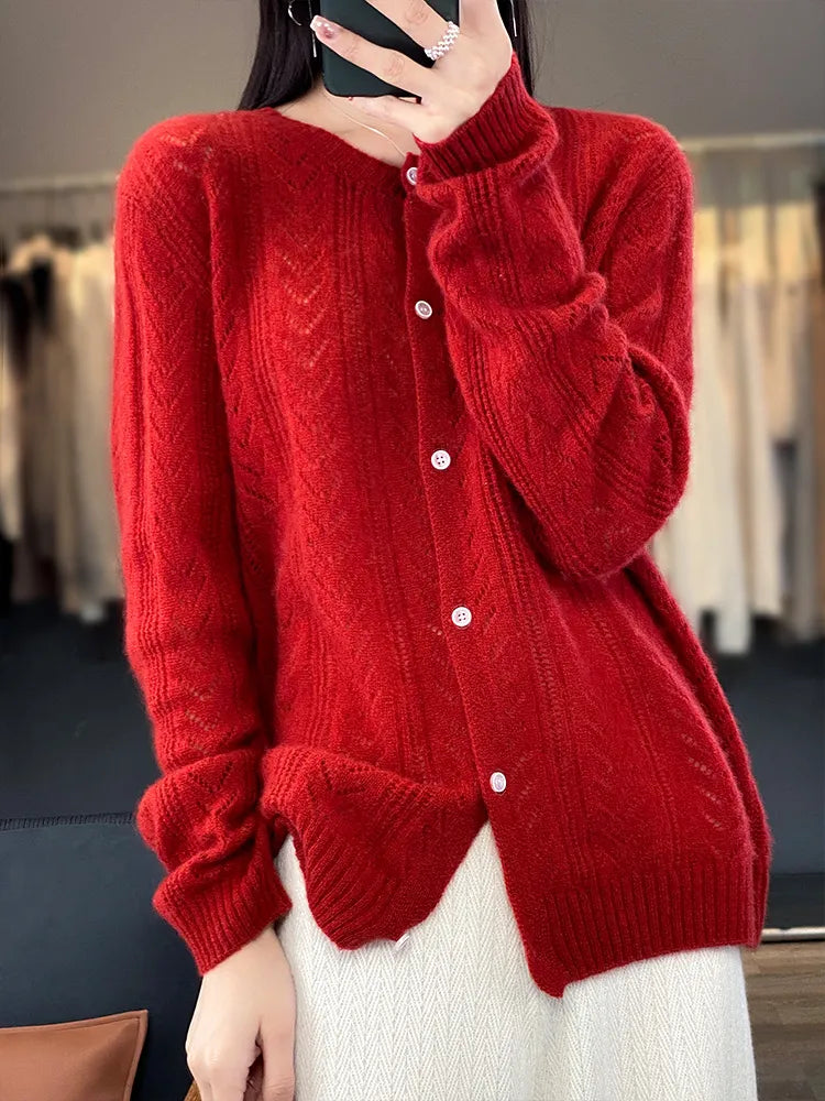 Soft cardigan with cable knit pattern
