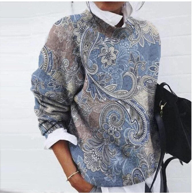 Fashionable sweater with flowers