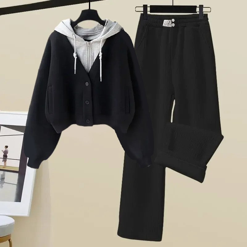 Tracksuit Trendy and versatile