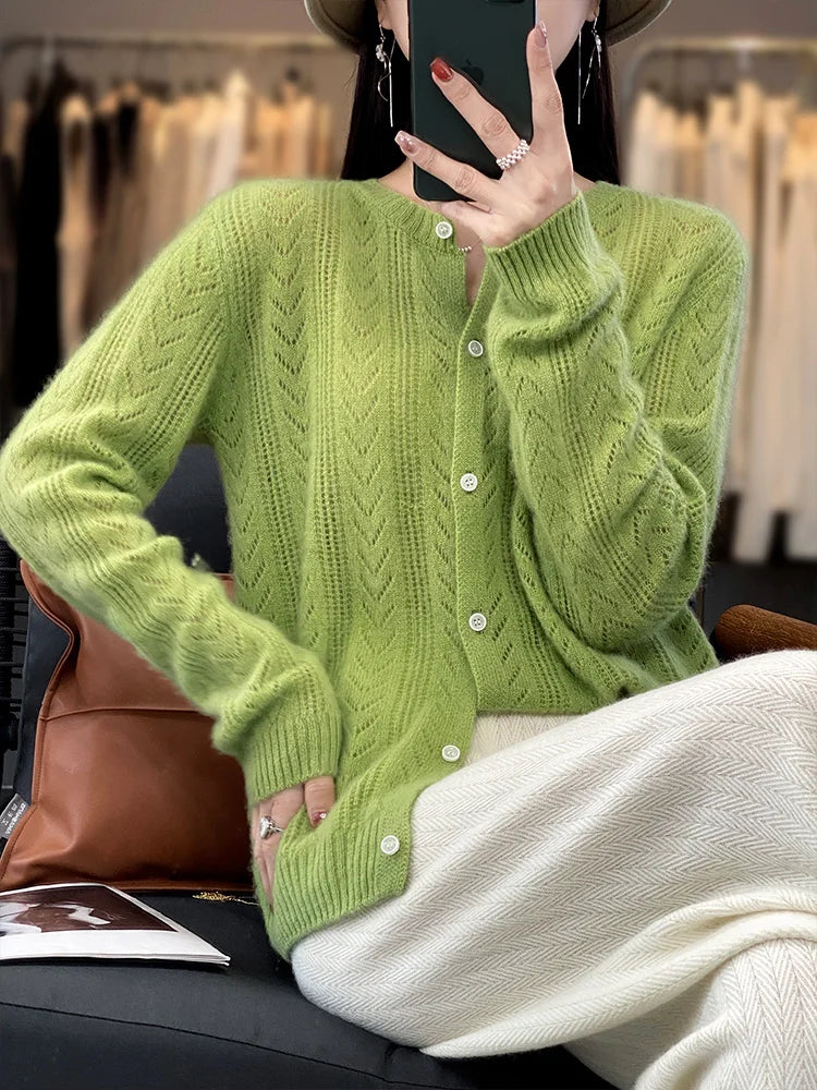 Soft cardigan with cable knit pattern