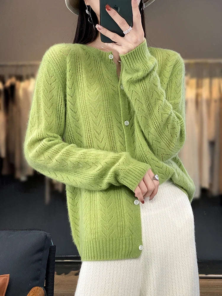 Soft cardigan with cable knit pattern