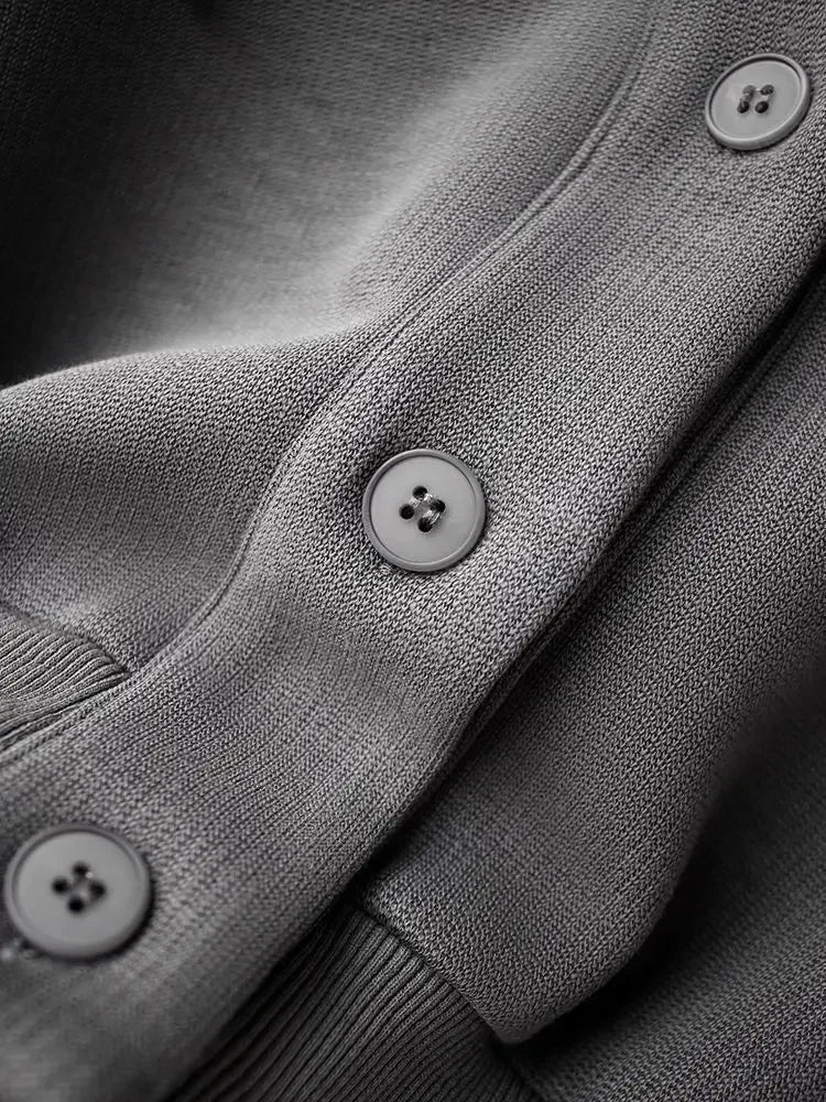 Tracksuit Trendy and versatile