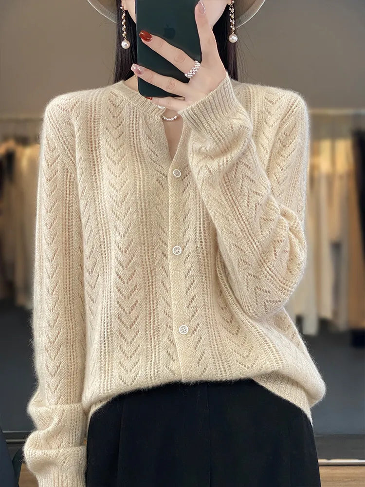 Soft cardigan with cable knit pattern