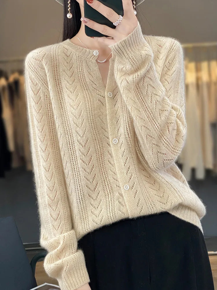 Soft cardigan with cable knit pattern