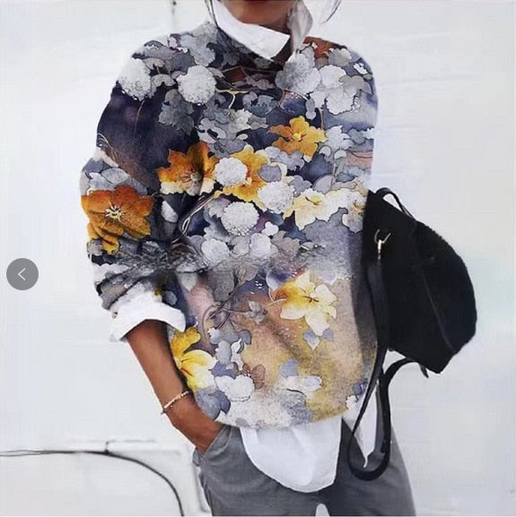Fashionable sweater with flowers