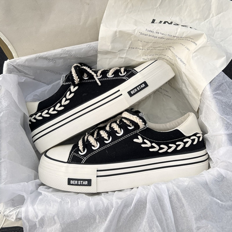 Comfortable chunky women's shoes
