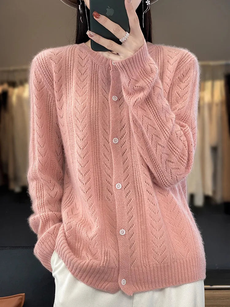 Soft cardigan with cable knit pattern