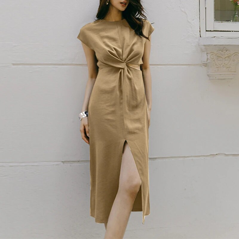 Women's midi dress with short sleeves and slits
