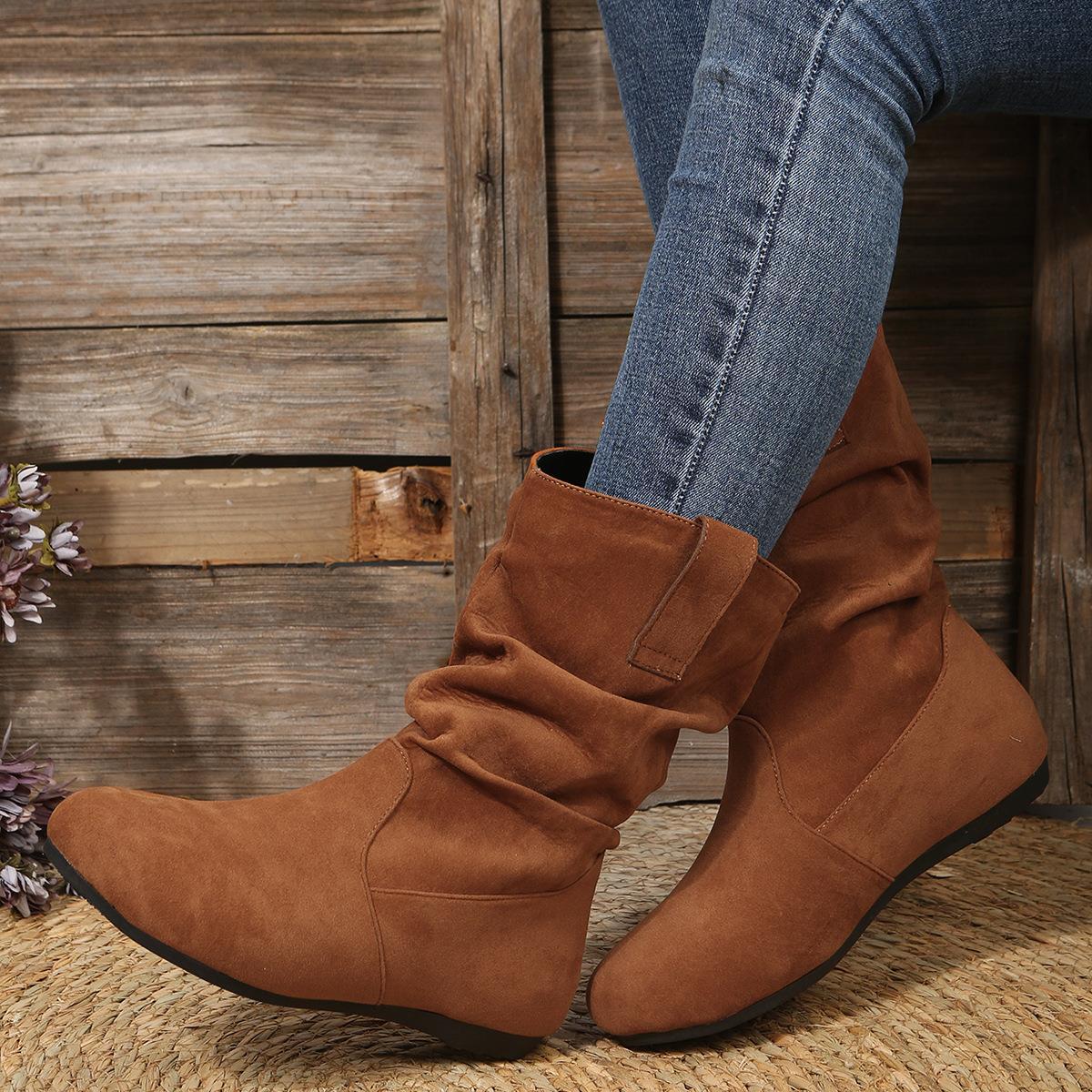 Plush boots with flat soles
