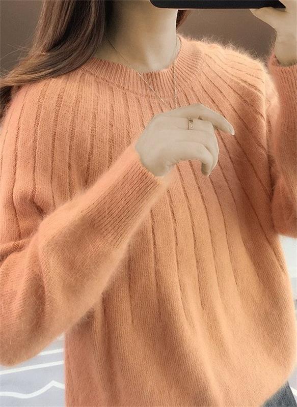 Women's cashmere sweaters: naturally beautiful in fur colors