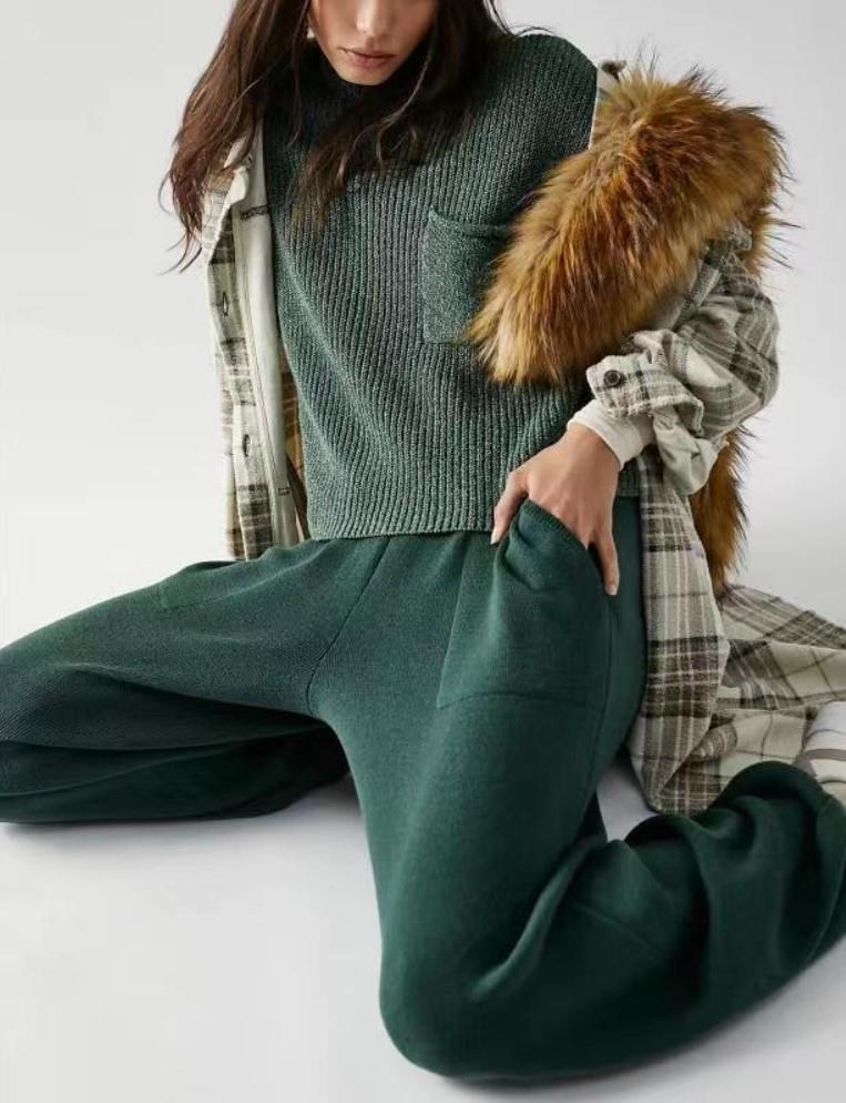 Luxury women's casual two-piece outfits with bags