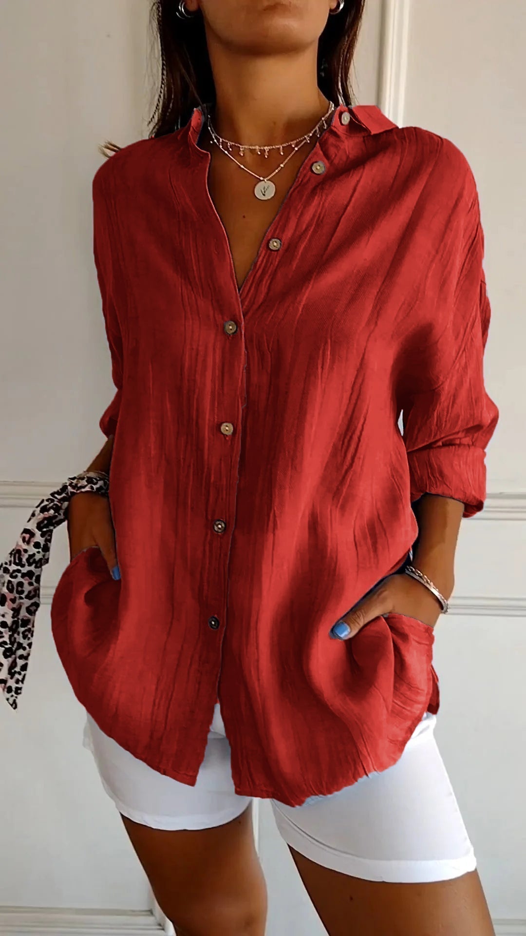 Elegant long-sleeved shirt in vintage style