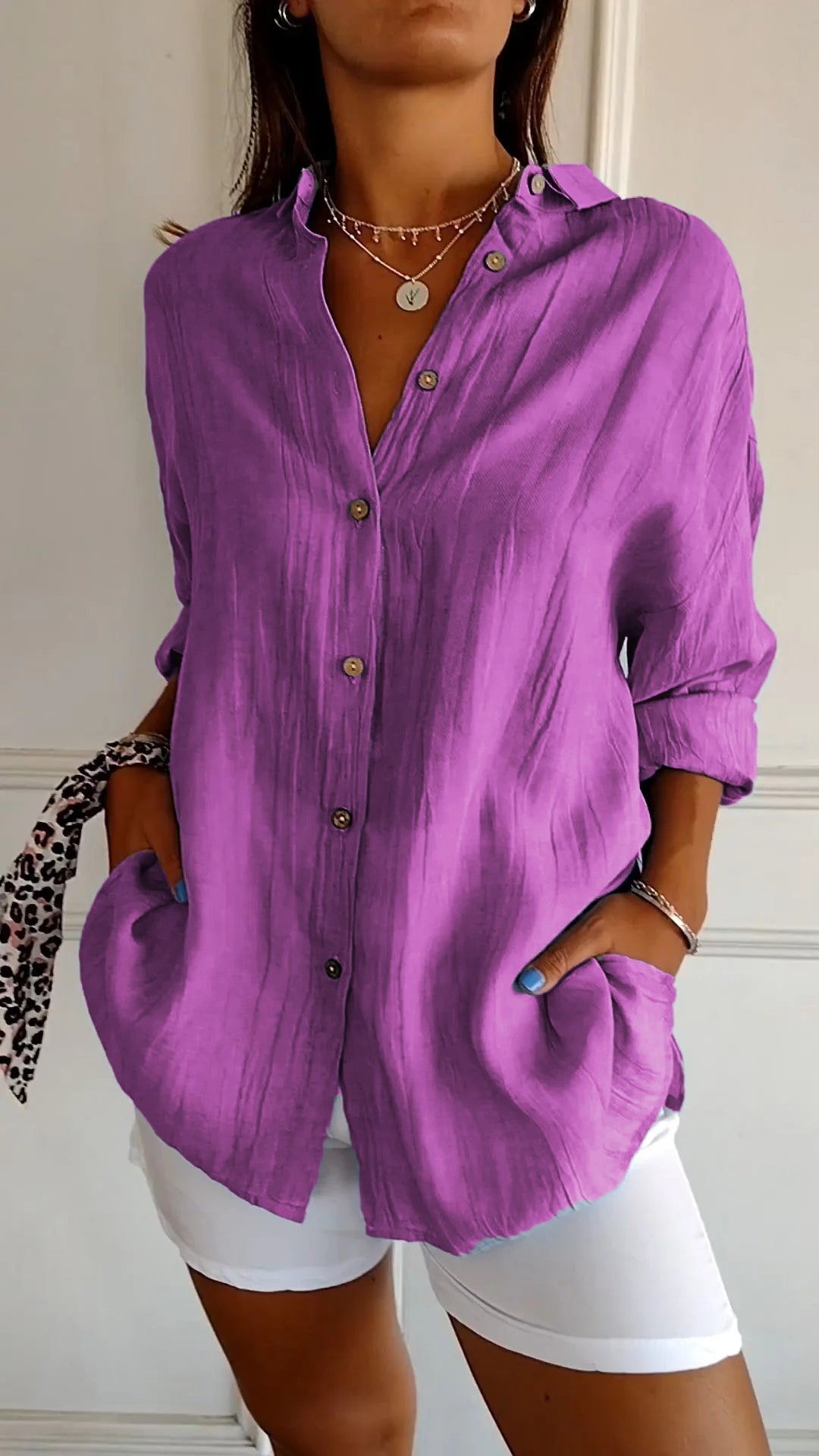 Elegant long-sleeved shirt in vintage style