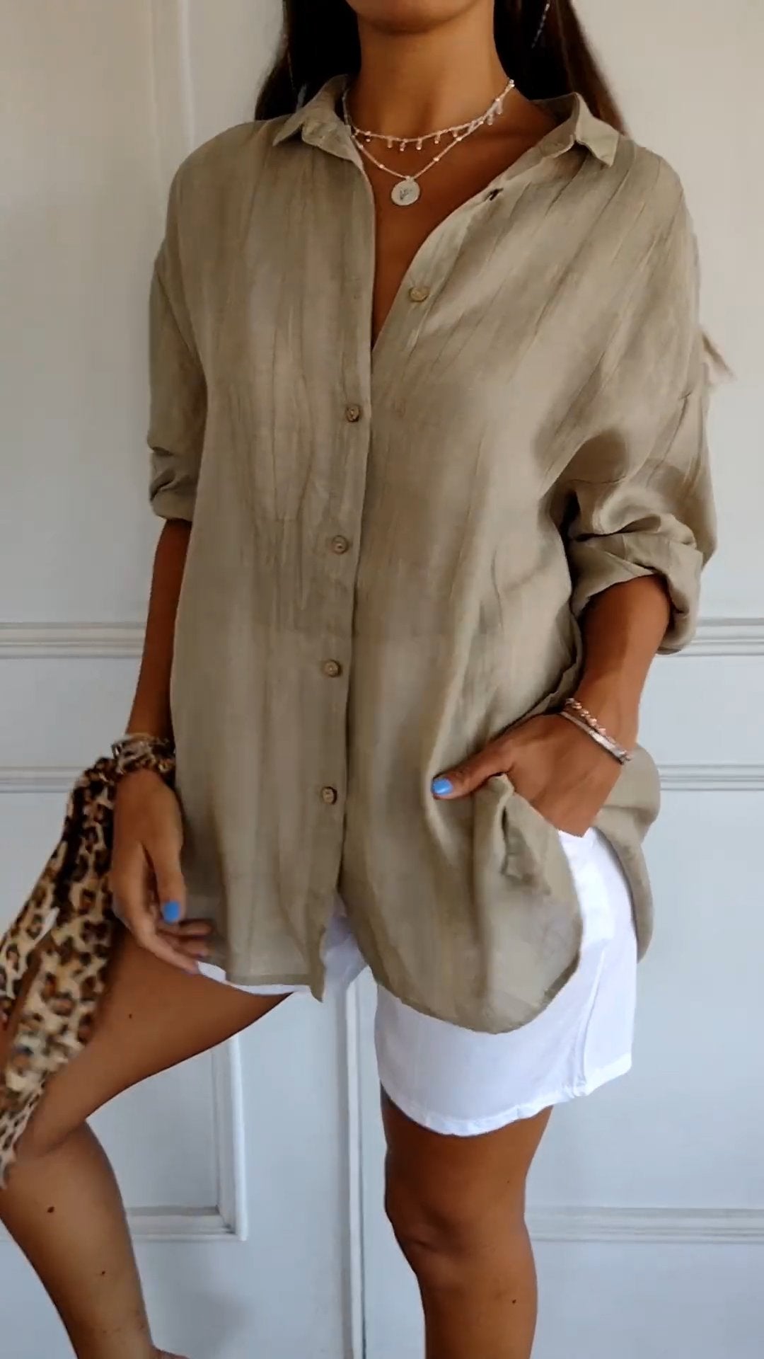 Elegant long-sleeved shirt in vintage style