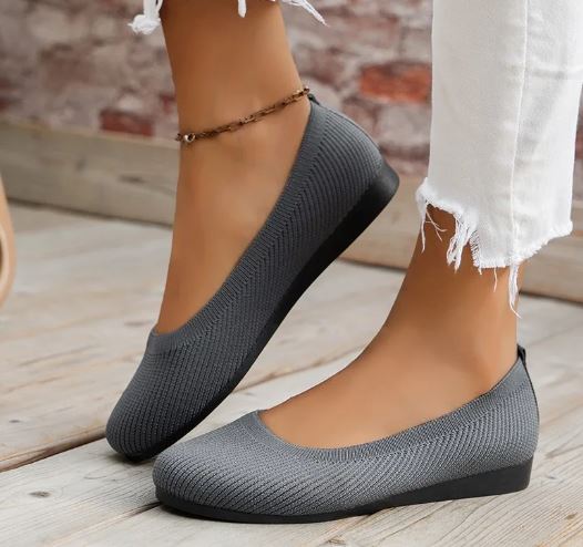 Fashionable women's casual shoes