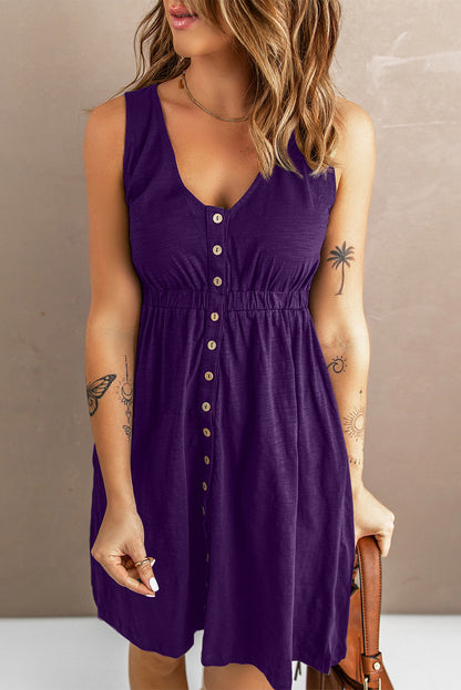 Sleeveless dress with stylish button placket