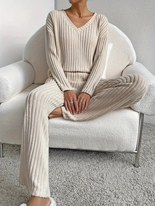 2-piece set | Elegant ribbed women's suit with V-neck sweater and matching trousers