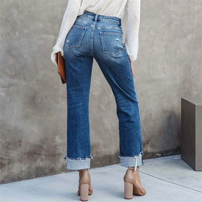 Jeans with a straight leg, high waist and button fastening