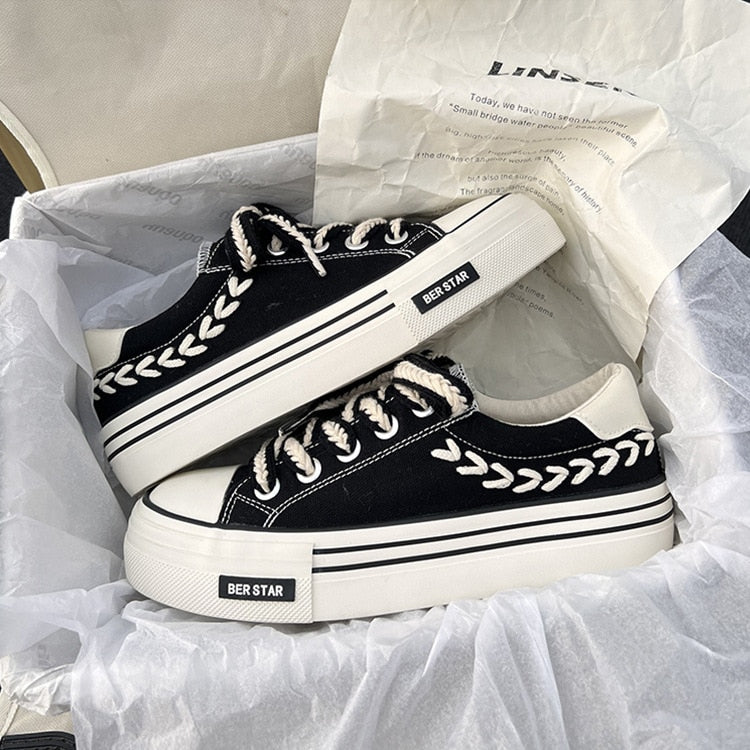 Comfortable chunky women's shoes
