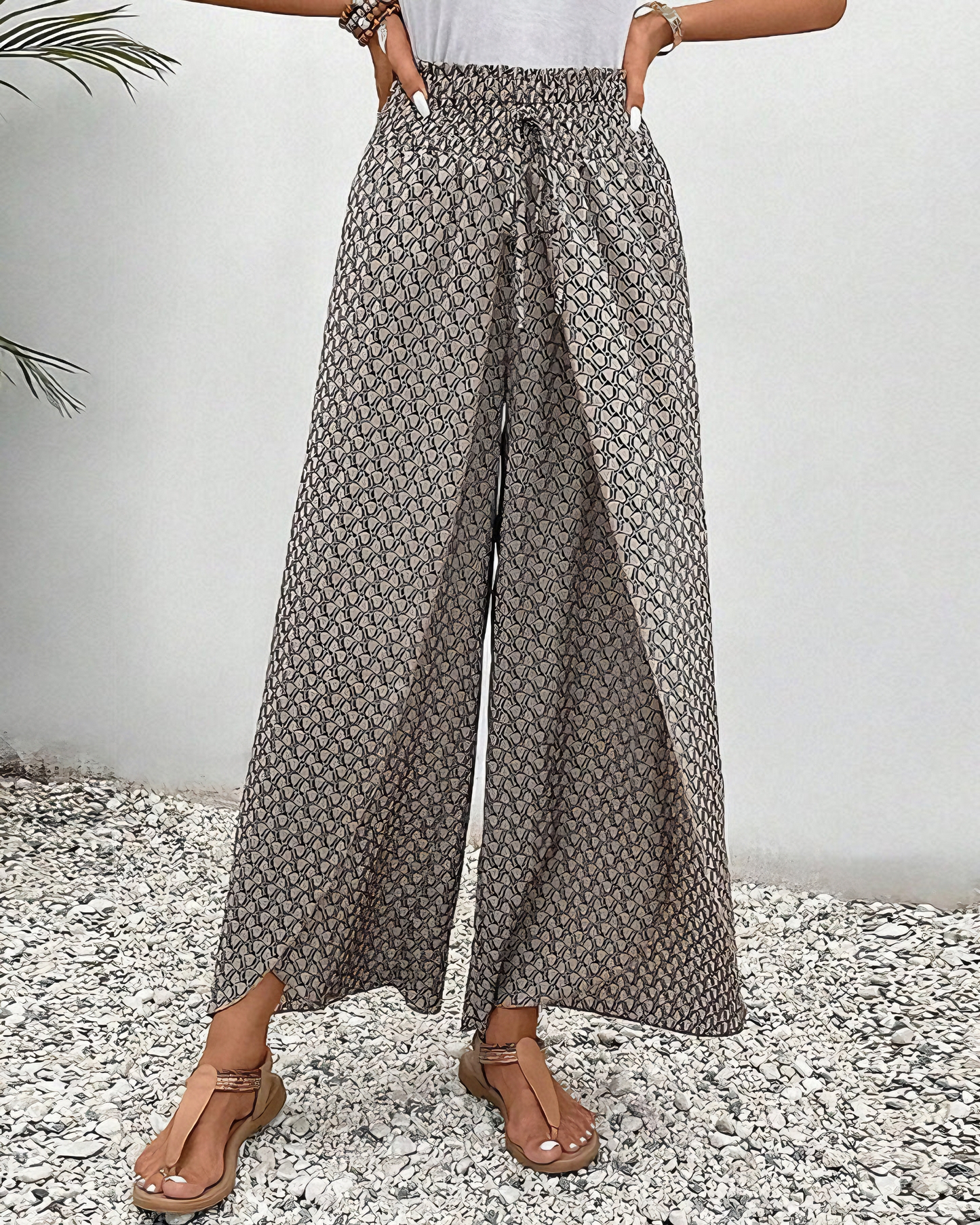 Elegant women's fabric trousers