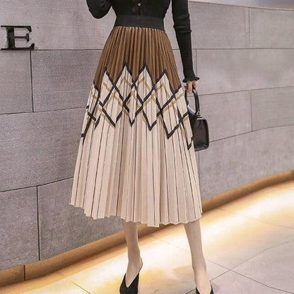 Pleated skirt with pattern