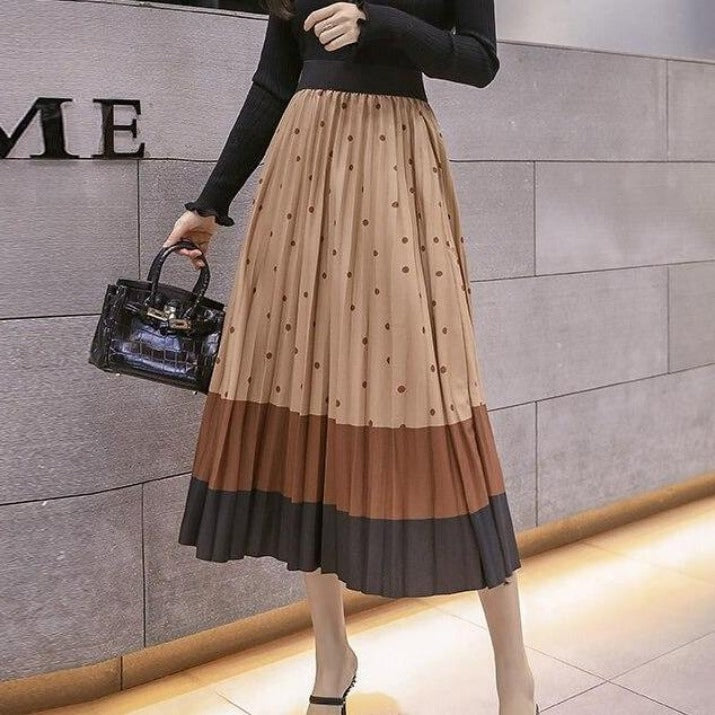 Pleated skirt with pattern